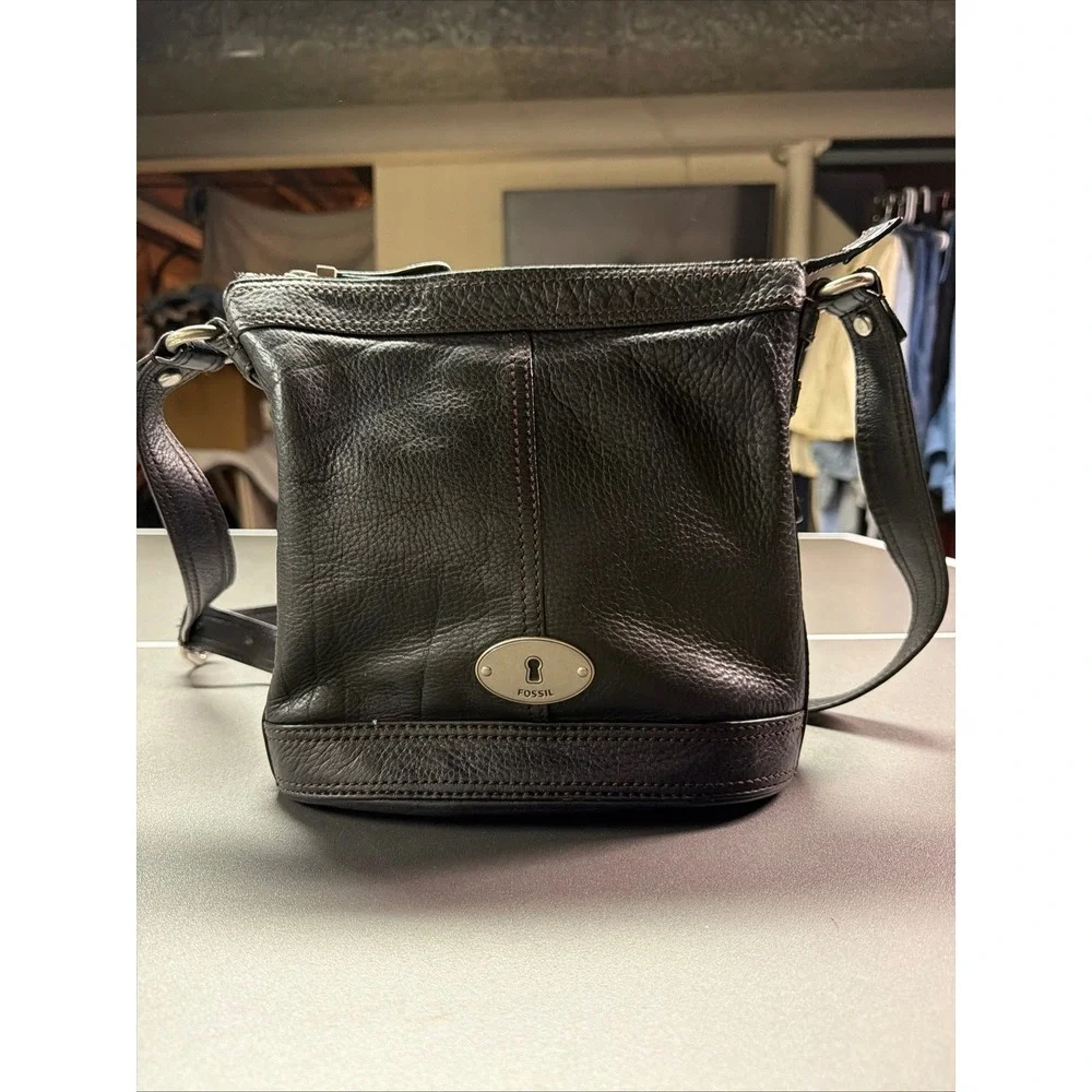 Fossil‎ Maddox Black Pebbled Leather Zipper Closure Bucket Crossbody Purse Bag